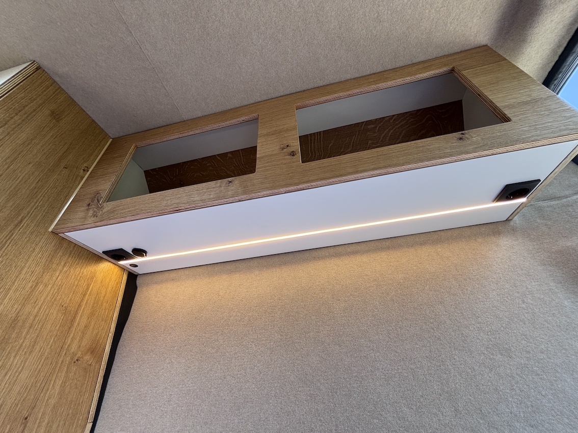 Beleuchtung über dem Bett