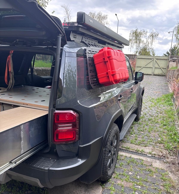 Nachträgliche Erweiterung durch ein Mehrzweck Befestigungspanel mit einer wasserdichten Box